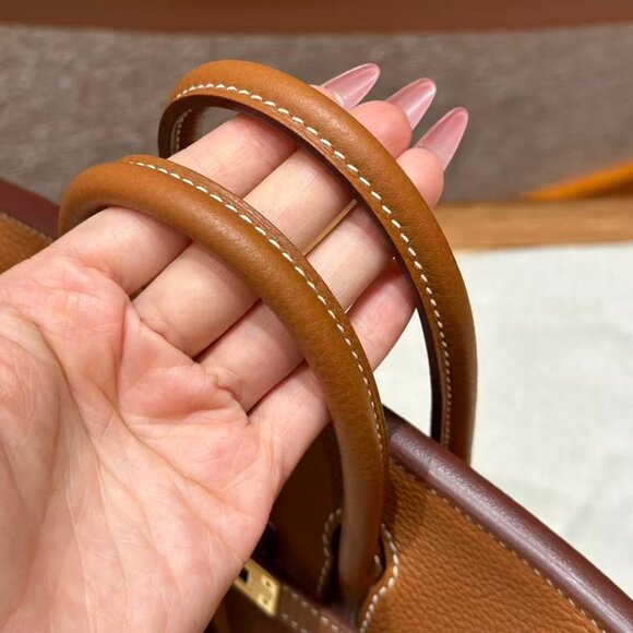 Classic Hermes Bag: A Stylish and Versatile Choice for Elegance - Picture 6 of 6